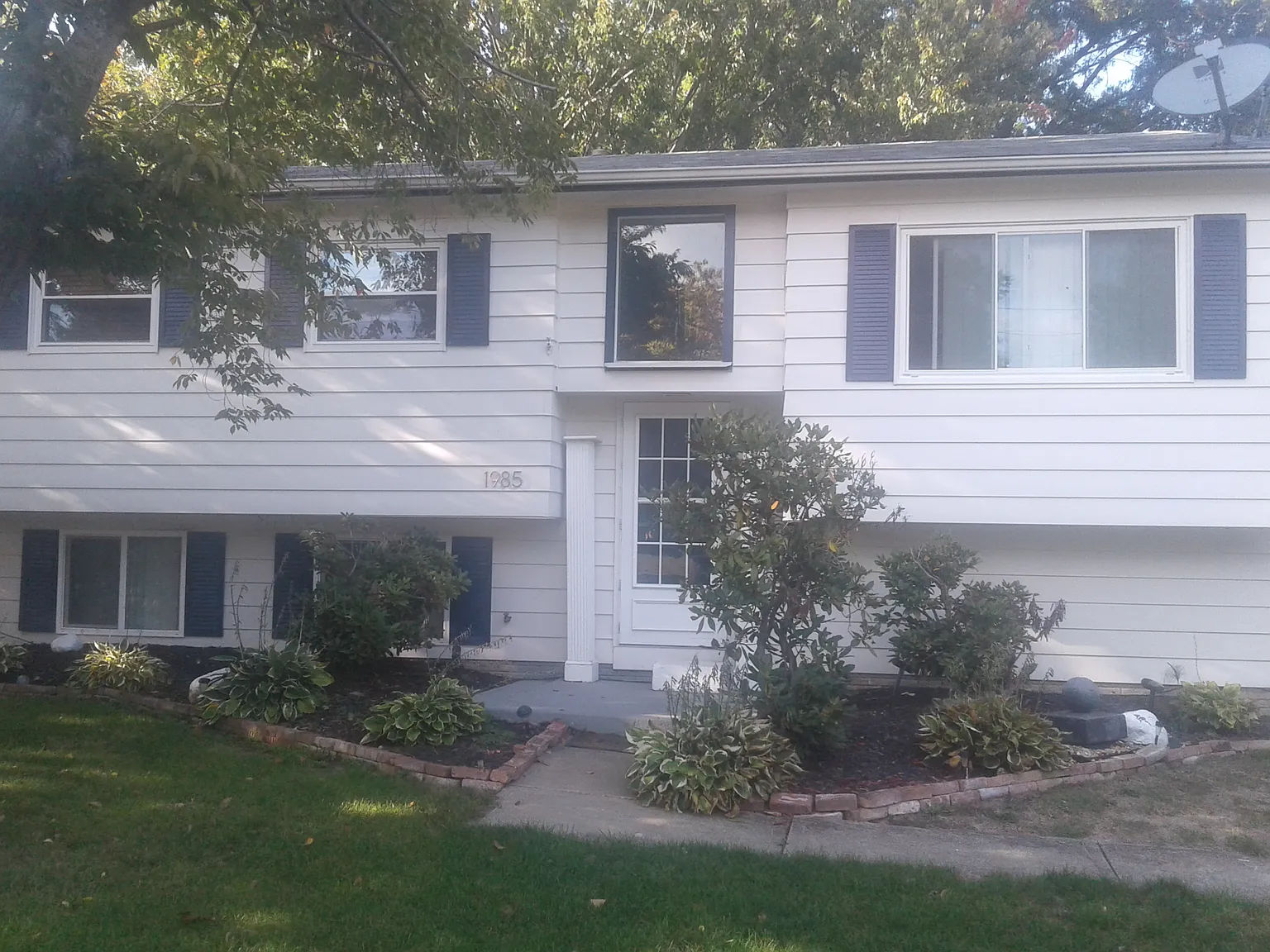 Single family home on E 42nd Street in Lorain, OH