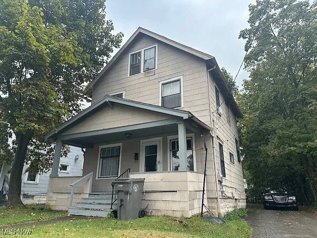 Single family home on Samuel Avenue in Youngstown, OH